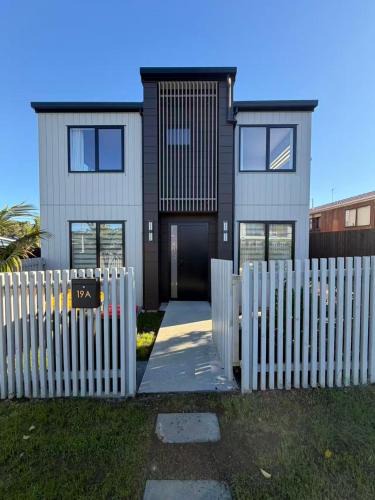 Pakuranga Heights Villa | Stunning New Modern 4-bedroom Townhouse,in Pakuranga Heights