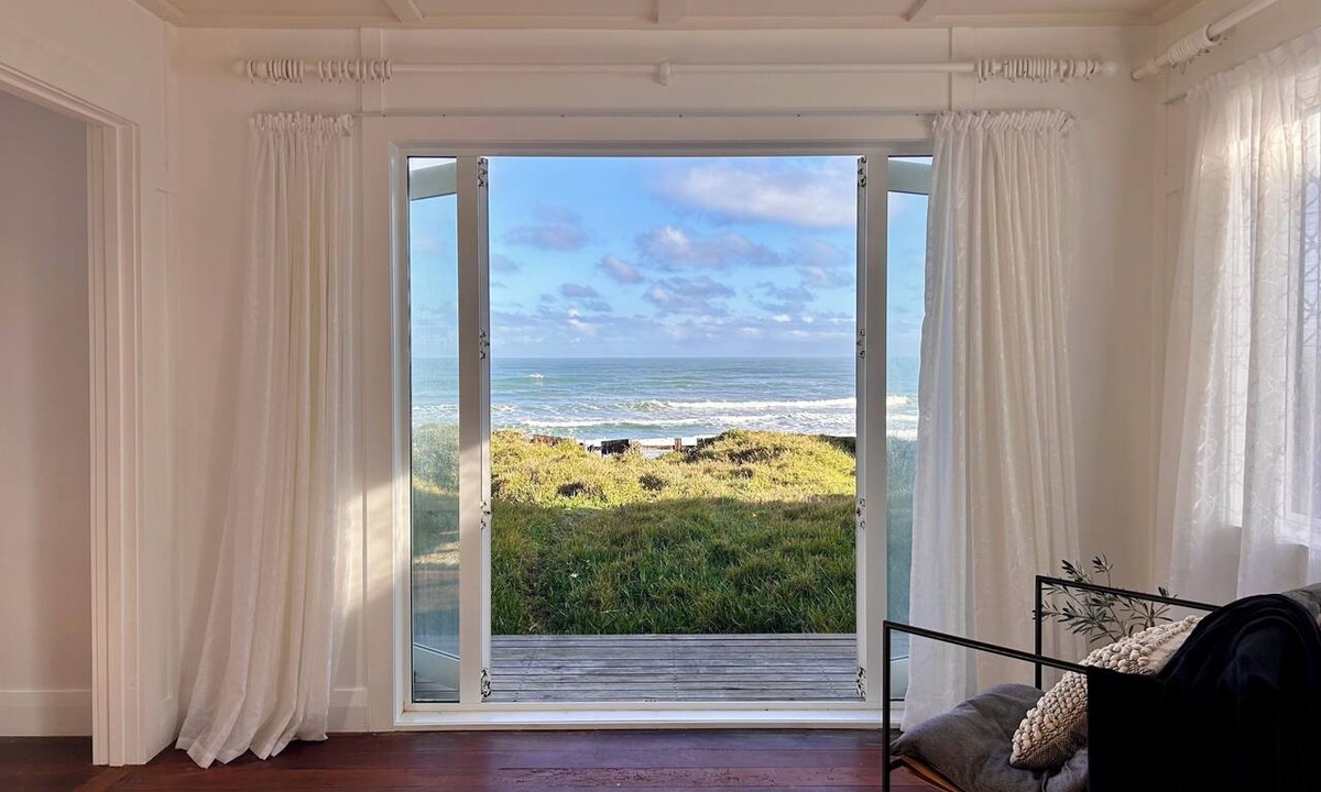 Te Akau House | Stunning Ocean Views on the West Coast