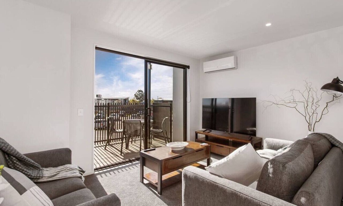 Addington Apartment | Stylish Brand New Sunny 3Bdrm 3Bth garage sleeps 6