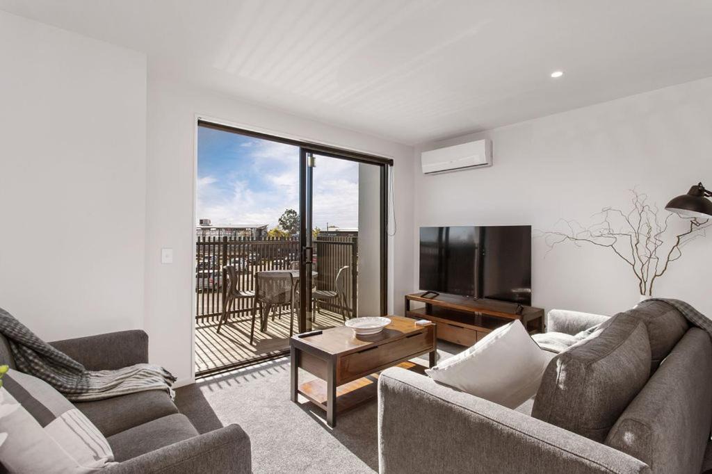 Addington Apartment | Stylish Brand New Sunny 3Bdrm 3Bth garage sleeps 6