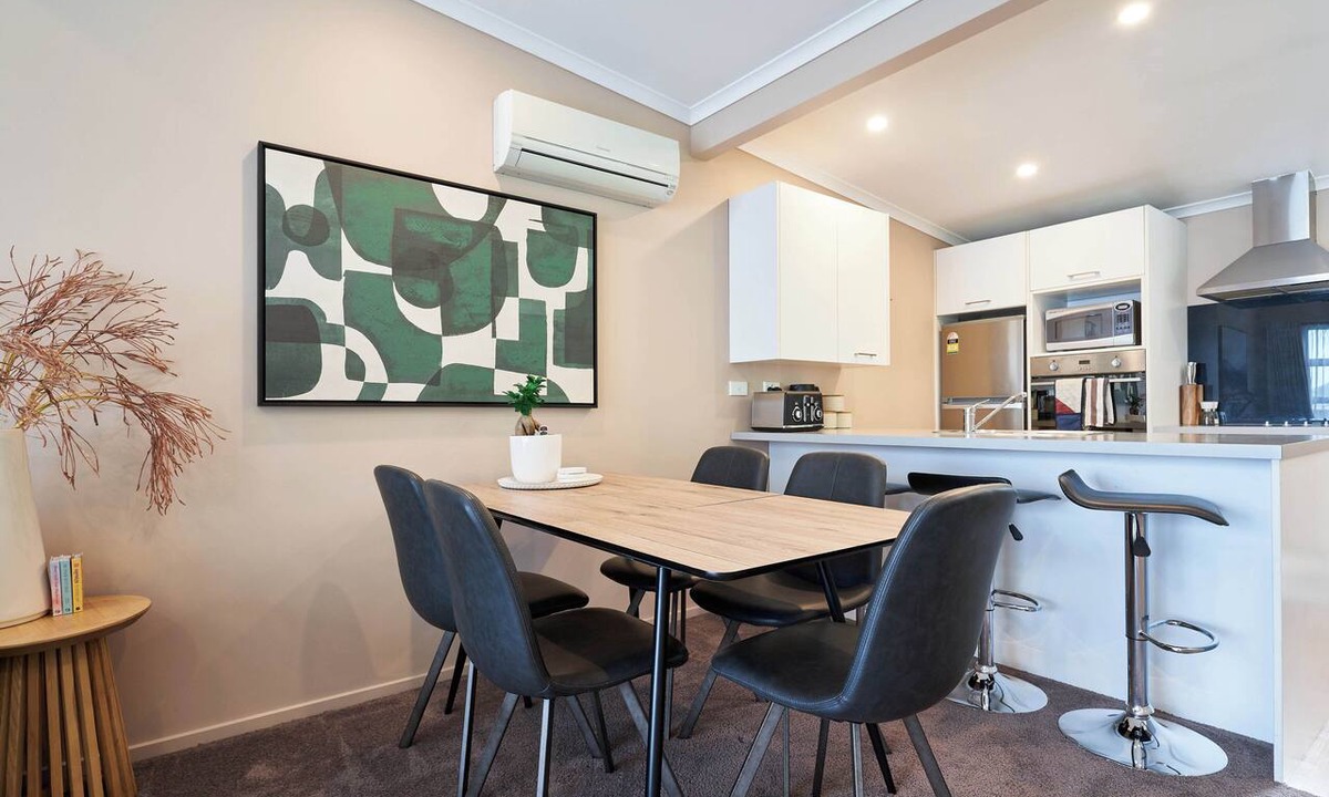 Dunedin City Centre Apartment | Stylish City Pad – Luxe, Comfy, Central