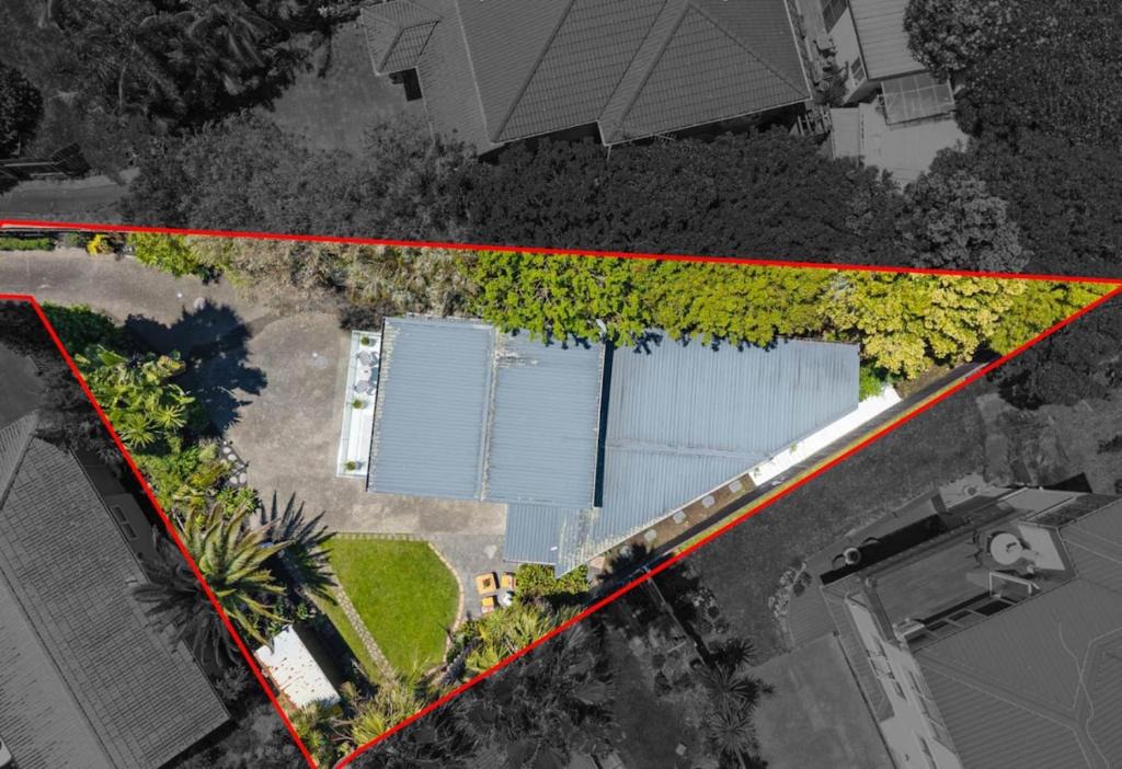 Torbay House | Stylish Coastal Home with Panoramic Views and Private Balcony