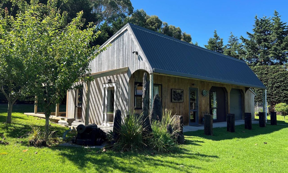 Otaki House | Stylish Retreat - Great for longer stays! Peaceful and private.