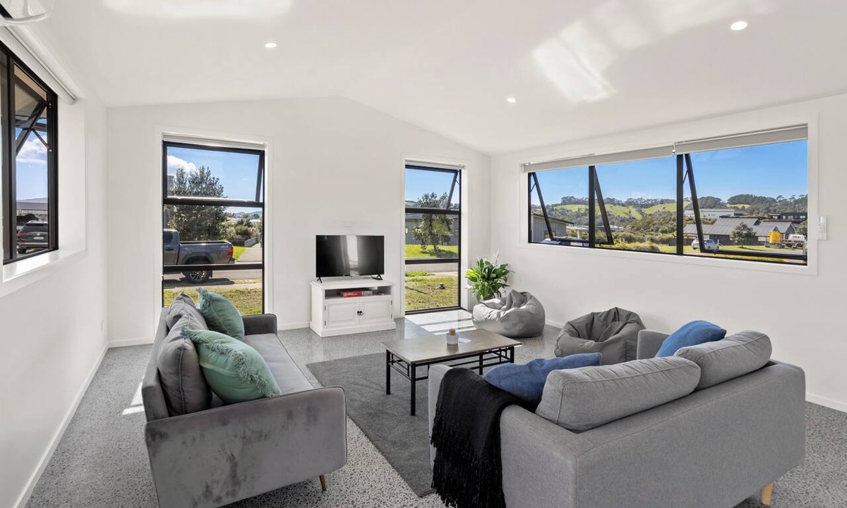 Cooks Beach House | Sun-soaked Cooks Beach - New 3-bedroom home