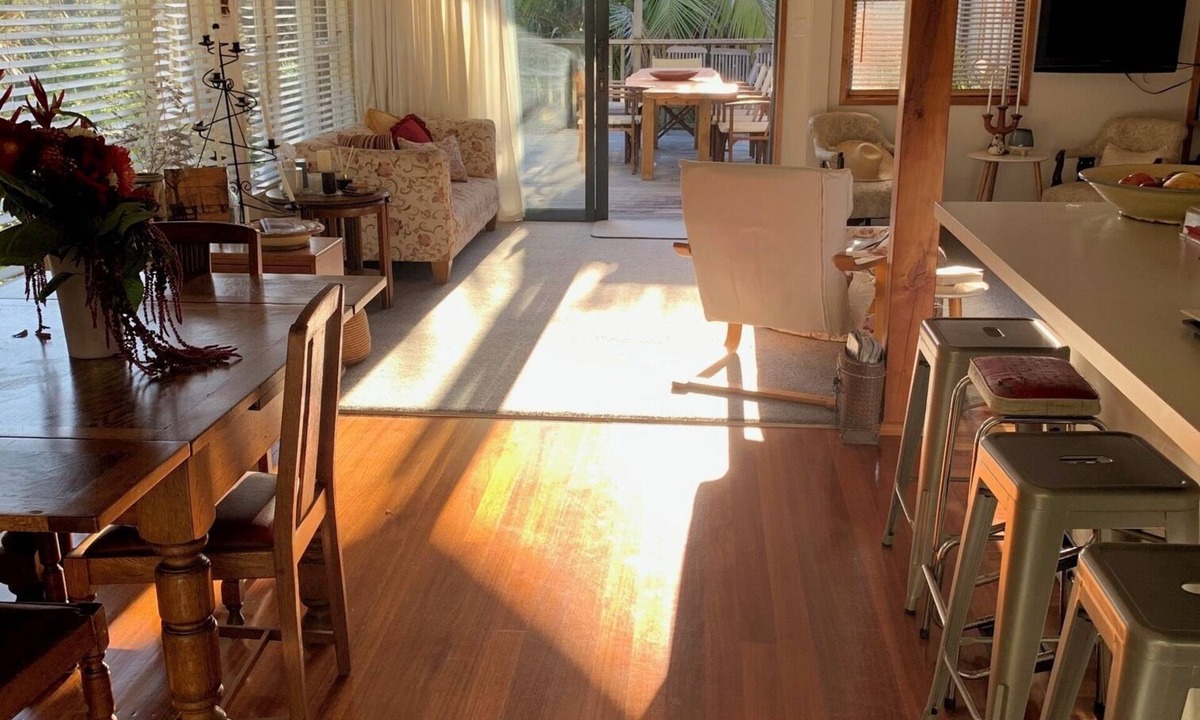 Cable Bay House | Sunny 2 Bedroom Beach House - Cable Bay (wheel chair accessible)