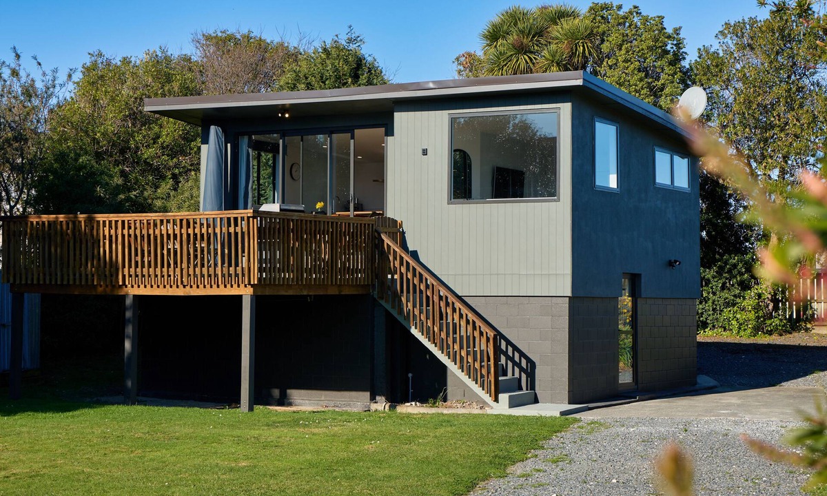 Kaikoura House | Sunny Balcony | Mountain Views | Relaxed - KK04313