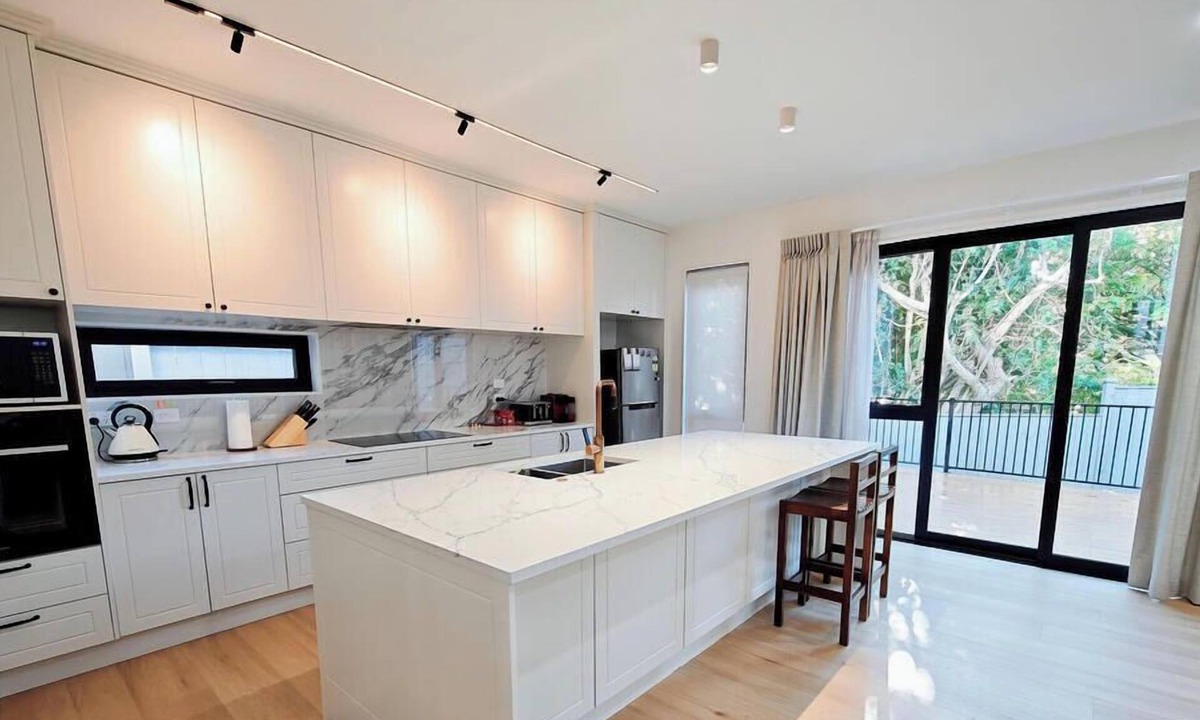 Bucklands Beach House | Sunny Bucklands Beach Retreat · Spacious 5BR Home