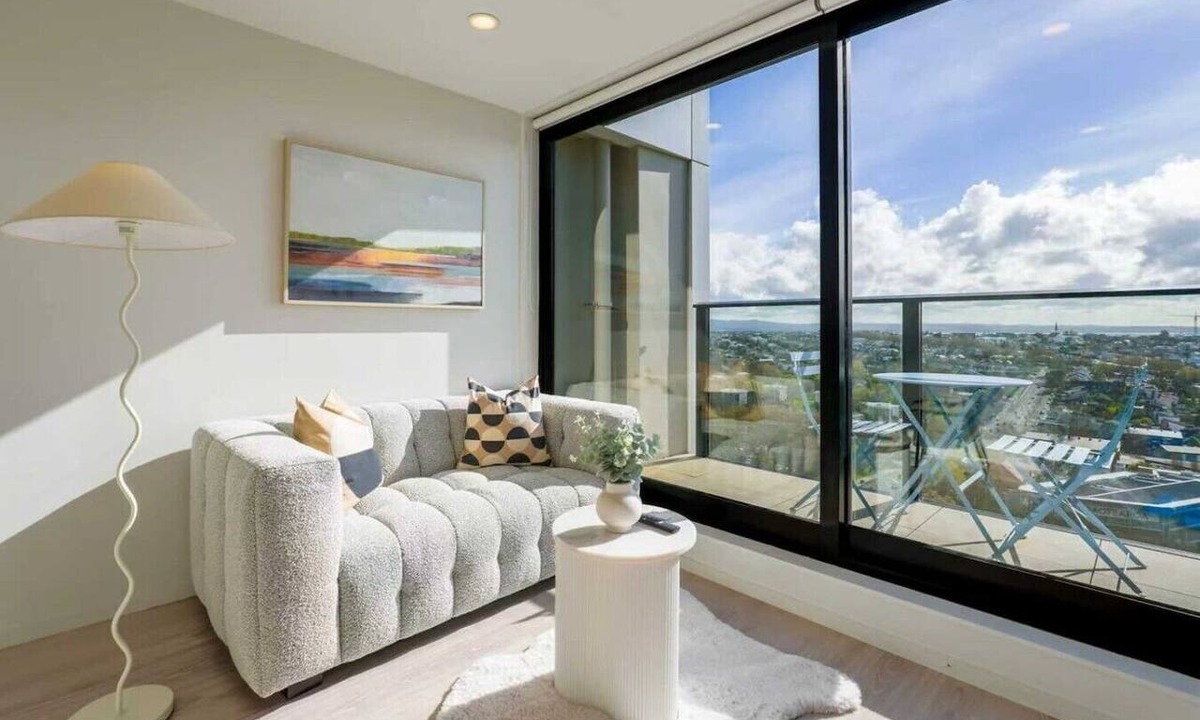 Auckland Central Business District Apartment | Sunny & Cosy CBD Top-Floor Getaway