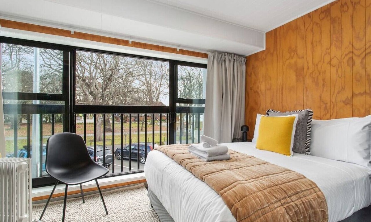 Addington Apartment | Sunny Escape Steps from Hagley Park & Hospital