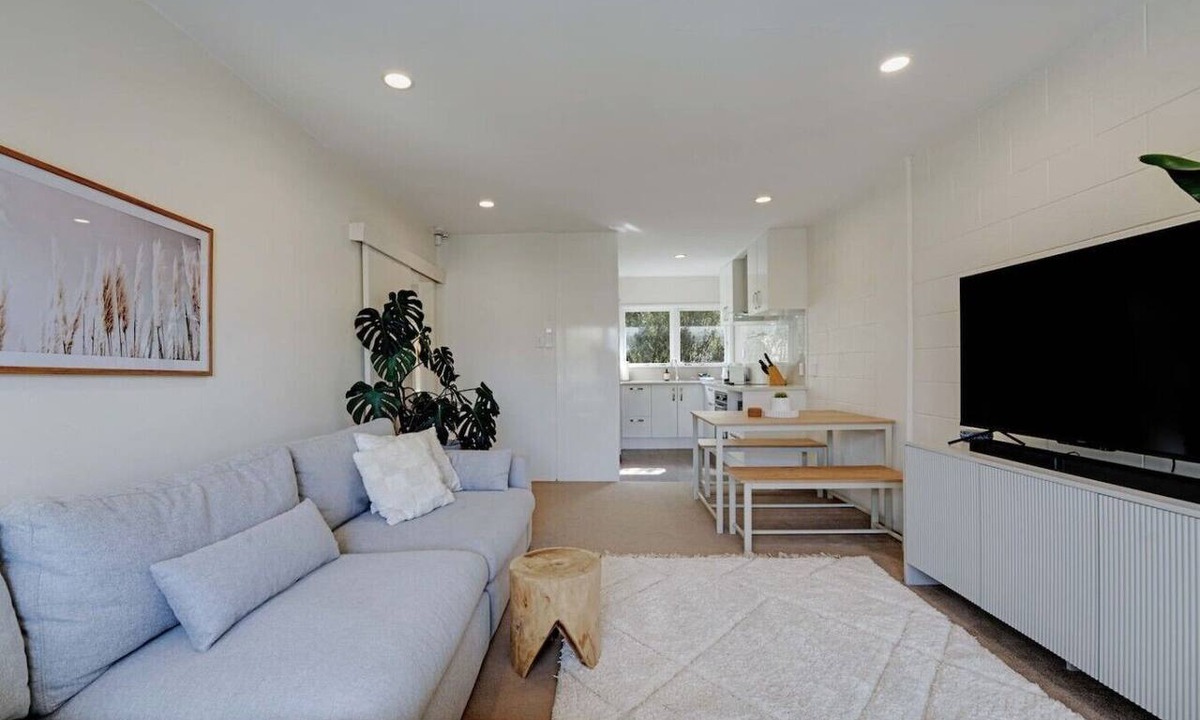 Greenlane Apartment | Sunny Greenlane Gem with Parking and Air-Con