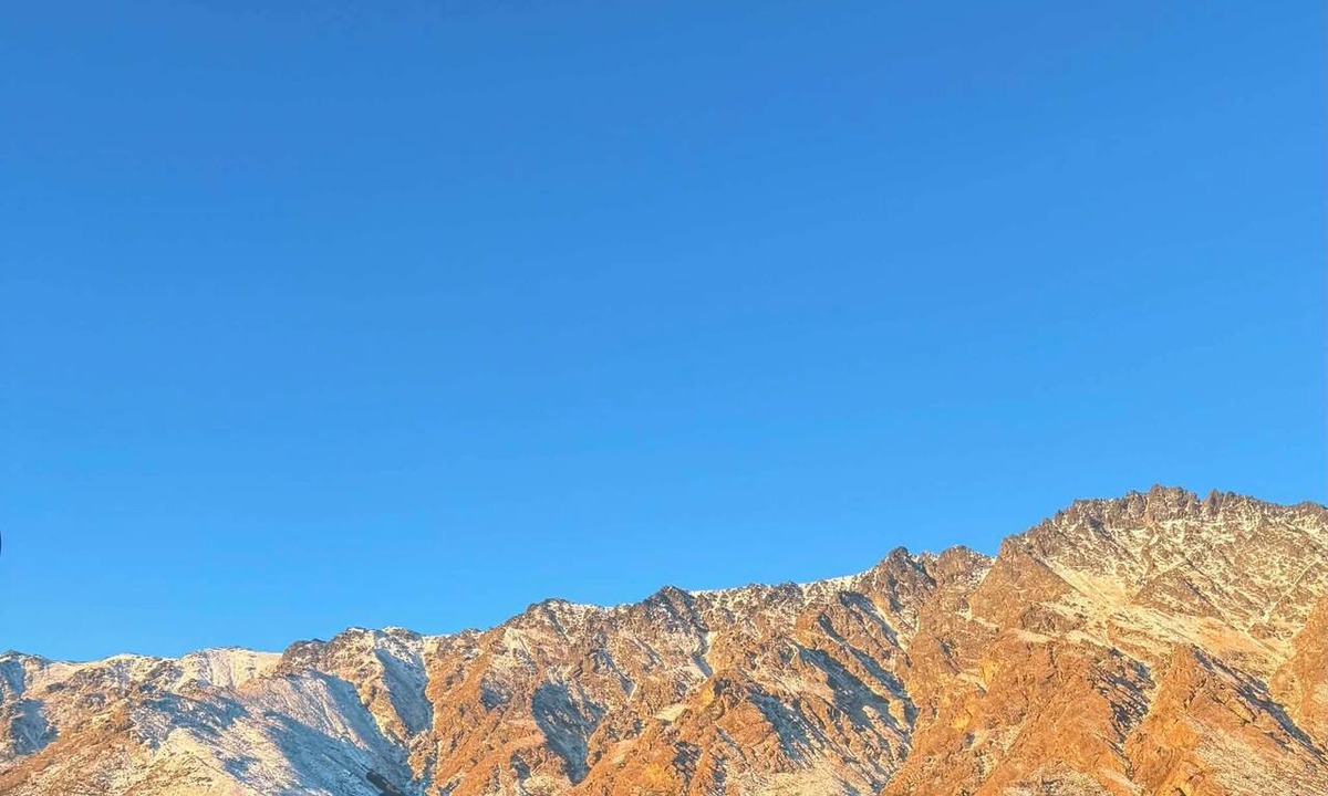 Kawarau Falls House | Sunny Remarkables Retreat | Ski, Sip & Stay