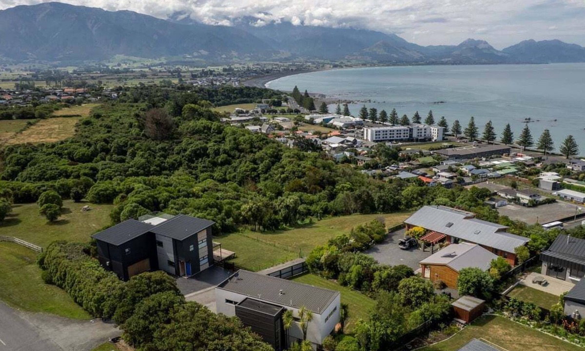 Kaikoura House | Sunny | Spacious | Sea Views - KK62109