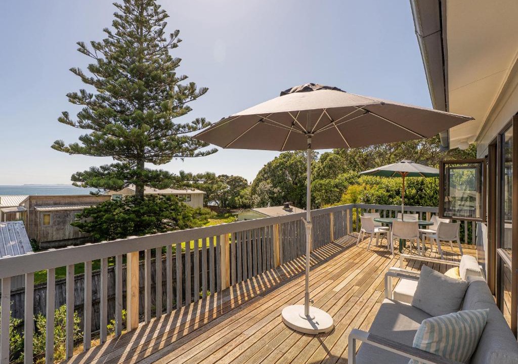 Whangapoua House | Sunseekers Bach - Whangapoua Holiday Home