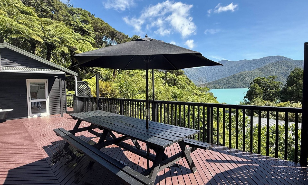 Saint Omer House | Swim, Fish & Unwind at Sandy Bay