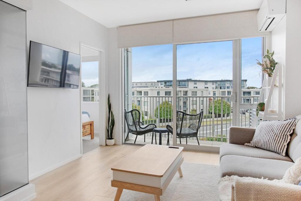 Takapuna Apartment | Takapuna Central Stylish 2BR Carpark Aircon