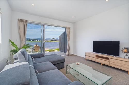 Matarangi Apartment | Take Your Time Lakeside Villa