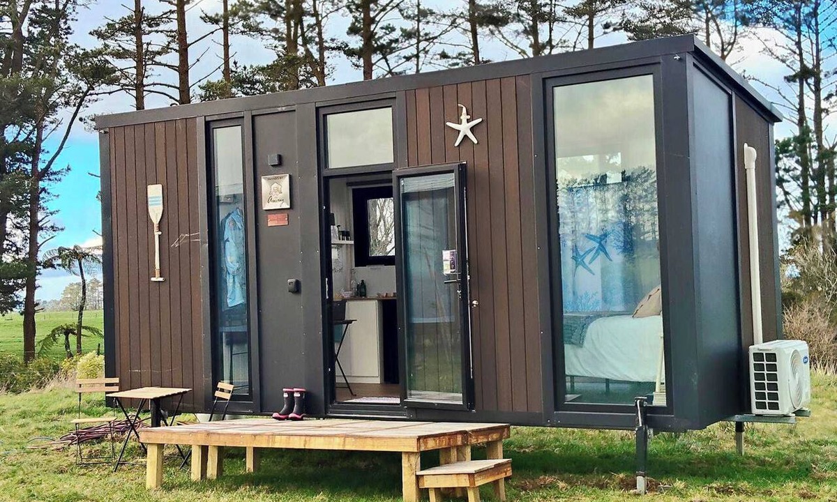 Midhirst House | Taranaki Creekside HOIHO by Tiny Away