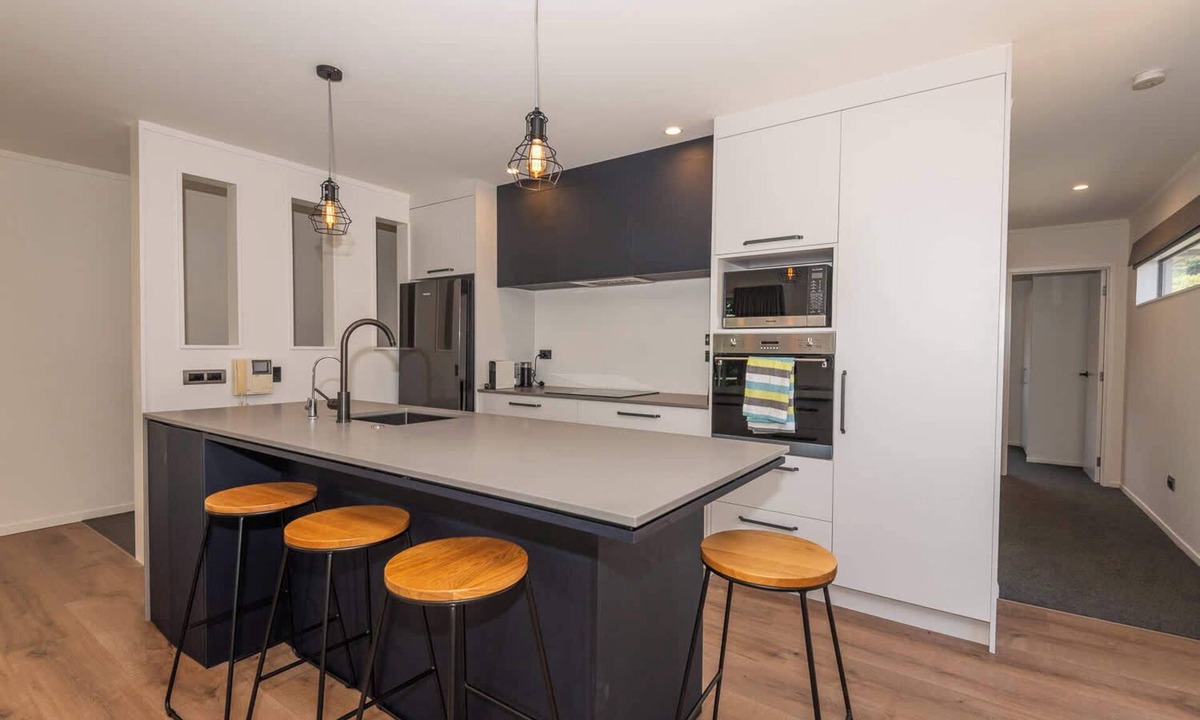 Lynmore Apartment | Tarawera Twins - Two Homes, Spa Pools, Sleeps 16