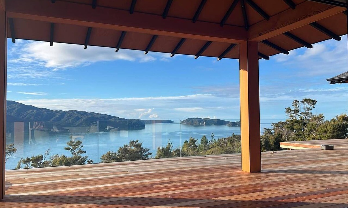 Ngaio Bay House | Tasman Bayview Retreat – Sea & Mountain Views