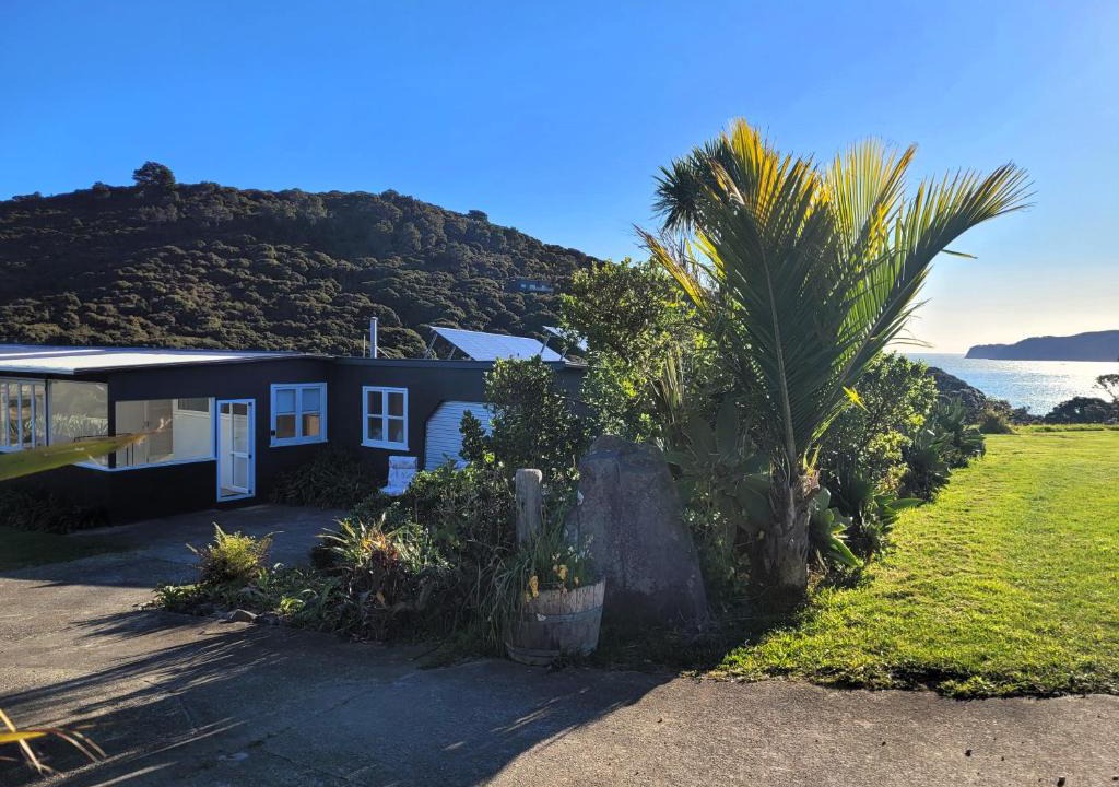 Tryphena House | Taumata Farmhouse - A Classic Kiwi Bach Escape