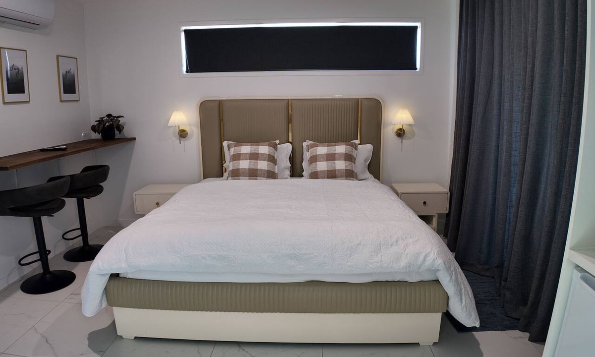 Wharewaka Apartment | Taupō Premium Retreat | Private Spa, Ensuite & BBQ