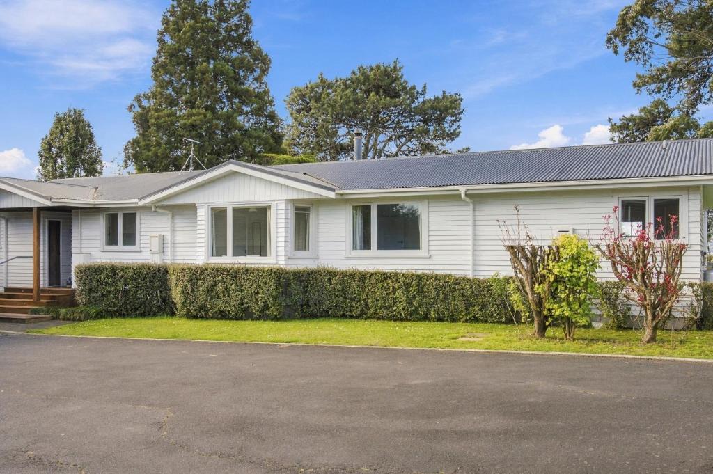 Omanawa House | Tauranga Home - Swimming spapool