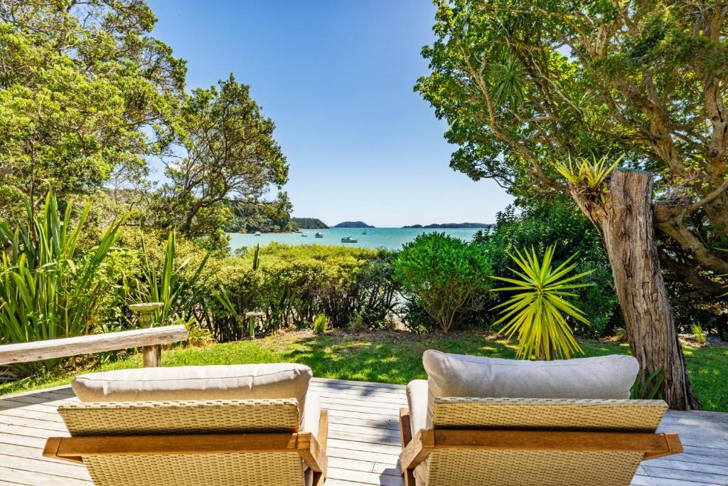 Parekura Bay House | Te Uenga - Parekura Bay Holiday Home