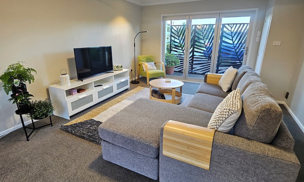 Kamo Apartment | 'Te Wahi Pai' - Private, modern, semi self-contained retreat.