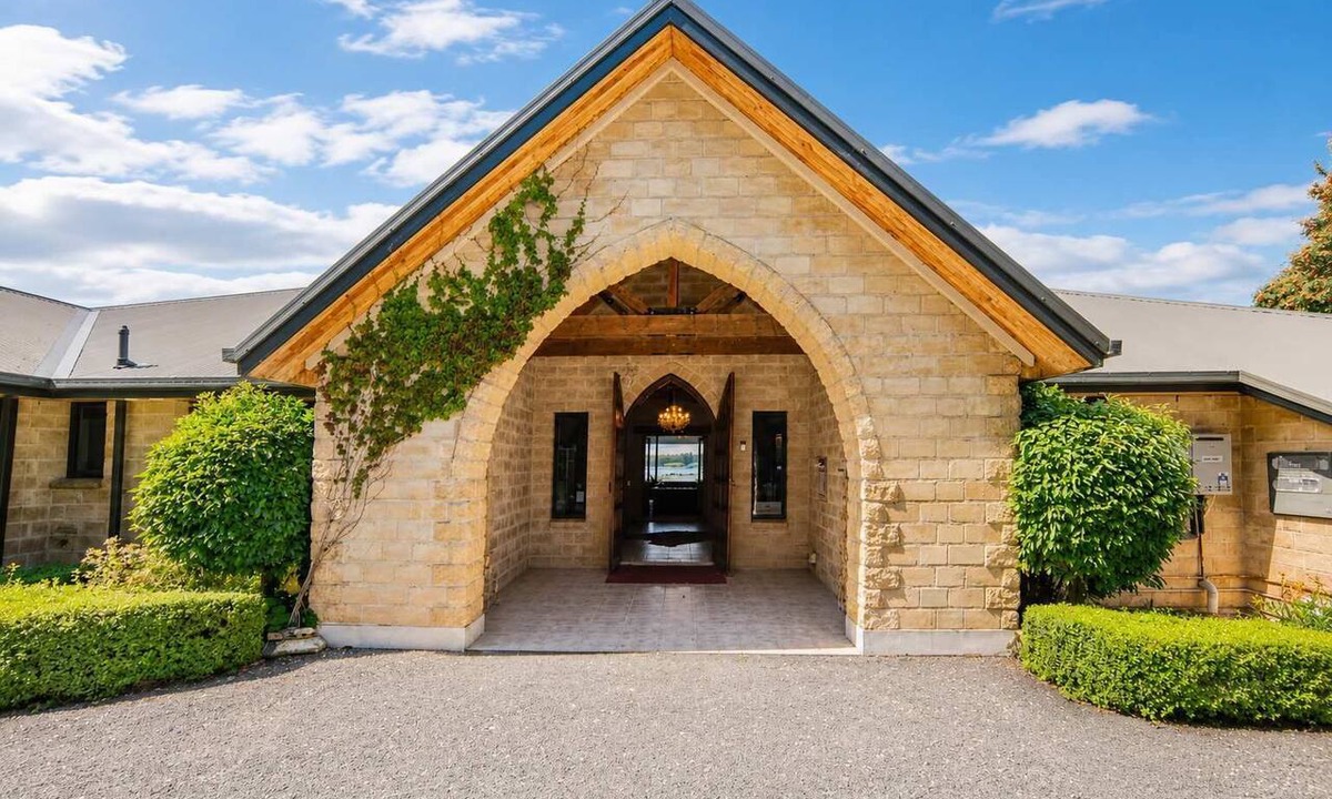 Tekapo Apartment | Tekapo King Room | Lake + Mountain Views | Pukaki