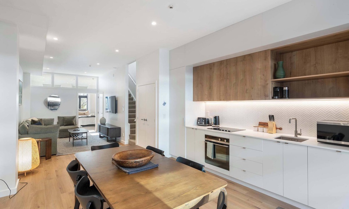 Te Aro Apartment | The Ascot | 3BR + Patio | Courtenay Place