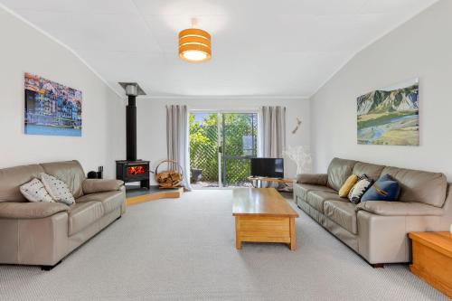 Pohara House | The Bach Nestled across the road from Pohara Beach