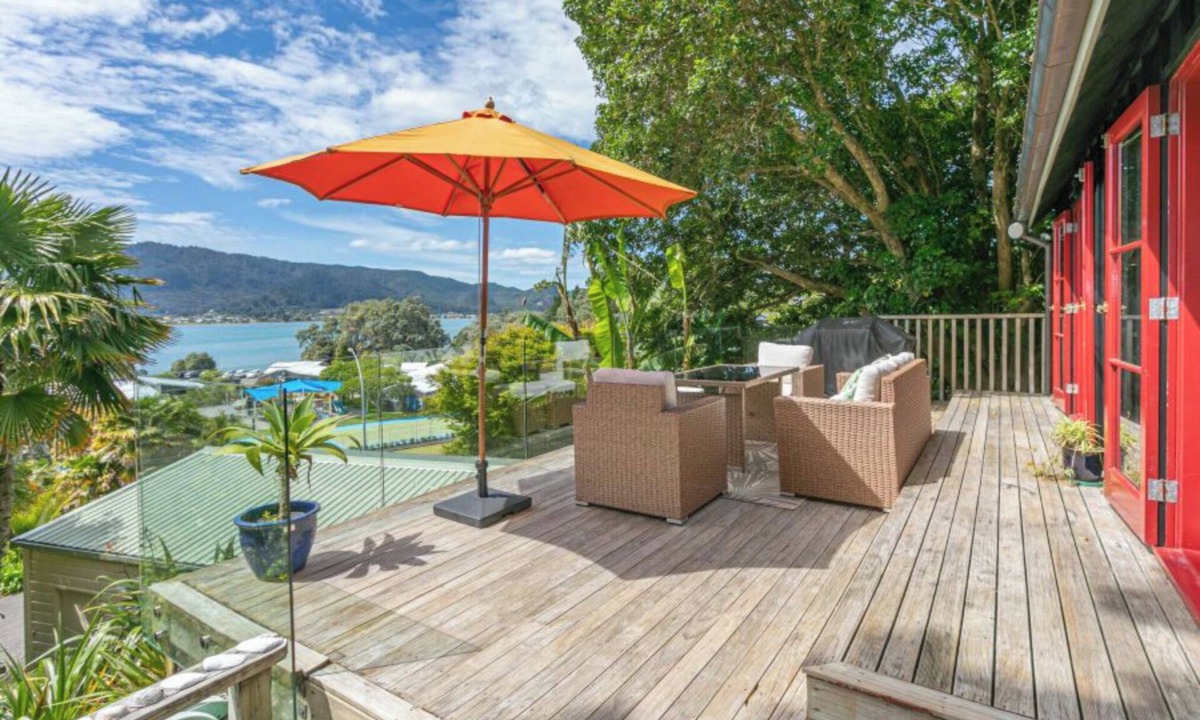 Tairua House | The Beach House - Tairua Holiday Home