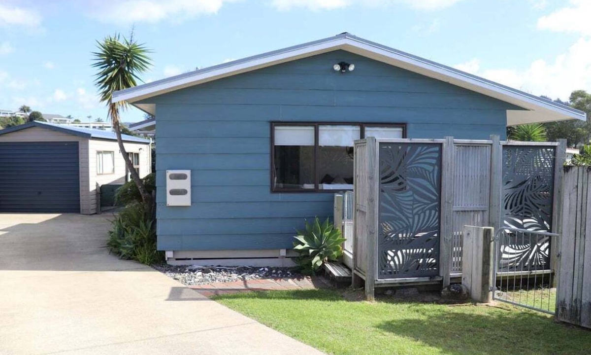 Whangamata House | The Blue Beach Bach - Whangamata
