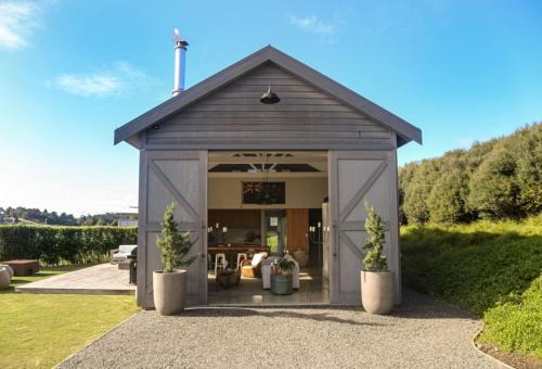 Tawharanui House | The Boat House - Rustic Luxury in Matakana