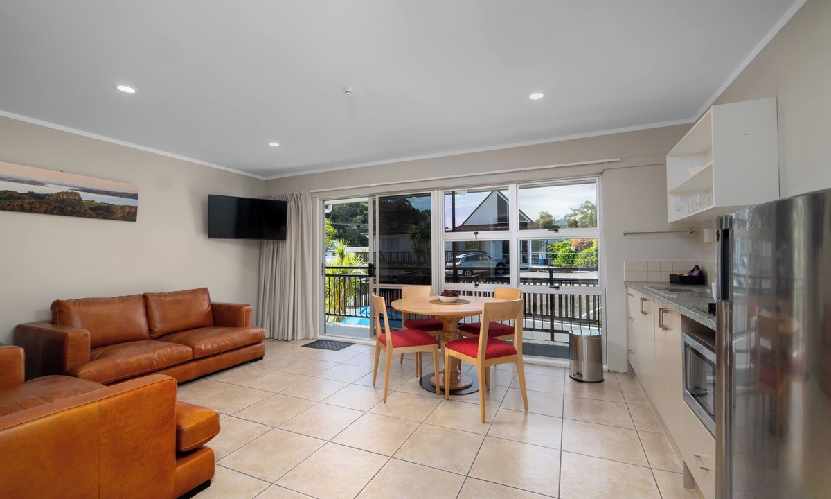 Russell Hotel | The Captains Motel