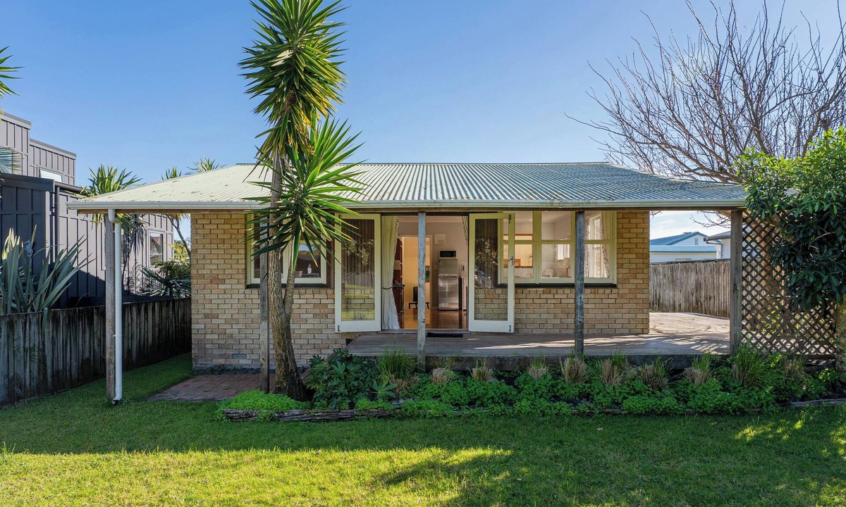 Whangamata House | The Carolyn - Whangamata Holiday Home