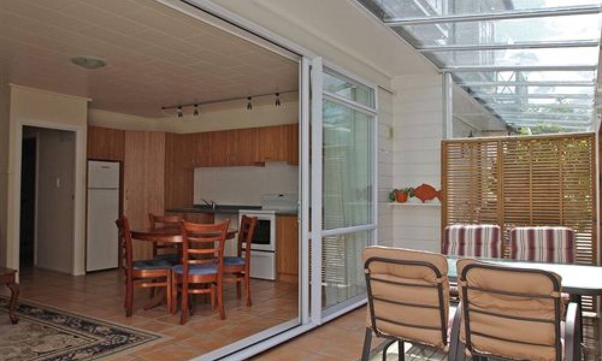 Russell Hotel | The Commodores Lodge