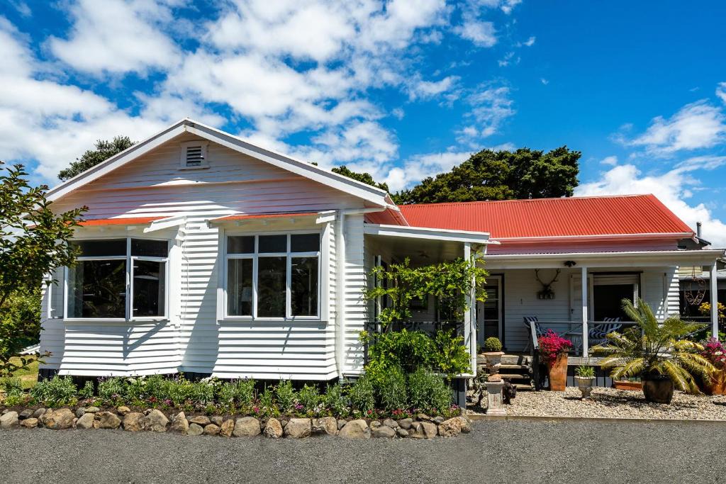 Russell House | The Cottage on Beresford