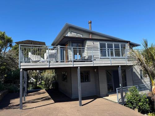 Oneroa House | The Cove at Little O - Stay Waiheke
