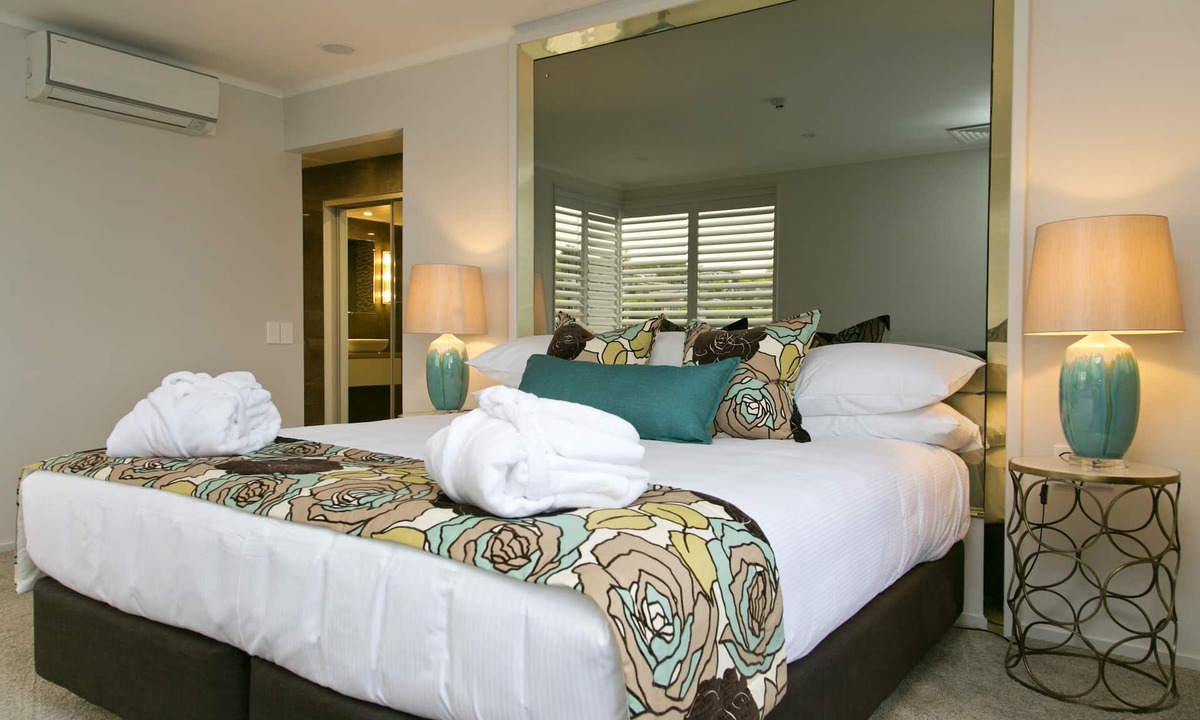 Waipahihi Hotel | The Cove Taupo