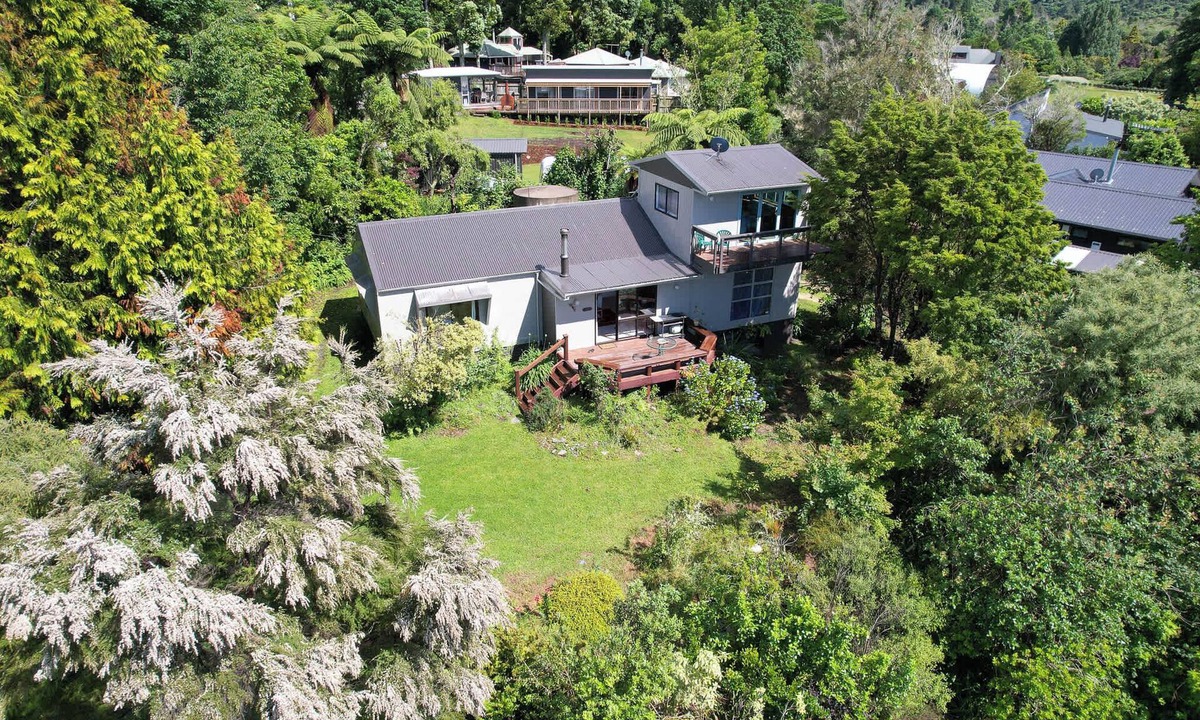 Lake Tarawera House | The Enclave - Lake Tarawera Views, Sleeps 6