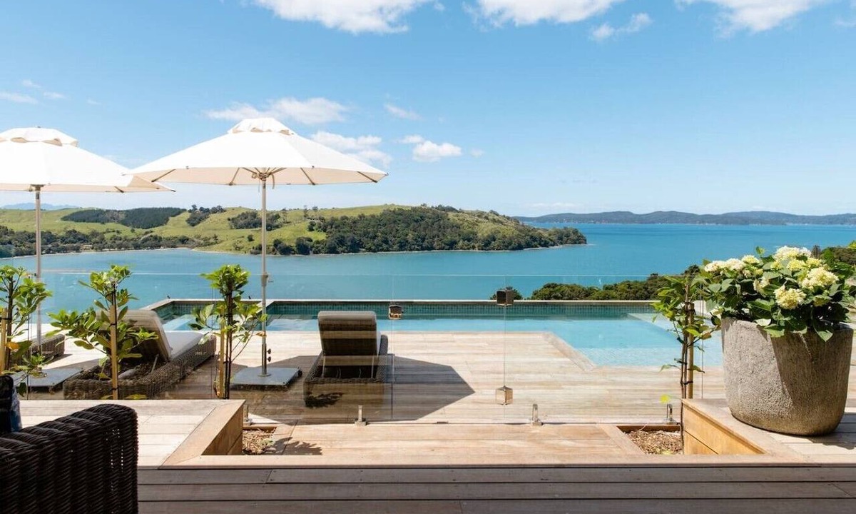 Tawharanui House | The Farmhouse; Hauraki Views & Tranquil Luxury