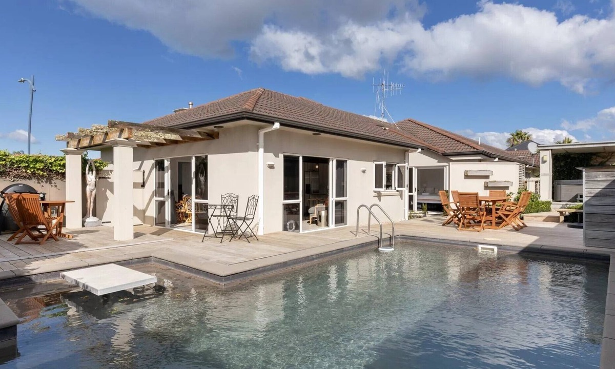 Papamoa Beach House | The Full Monty - Papamoa - Beyonder Holiday Homes