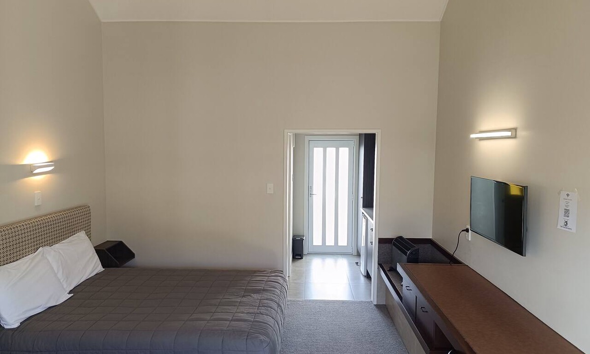 Hawera Hotel | The Furlong