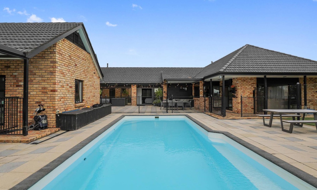 Rotorua House | The Games Room - 2 Bedroom 1 Bathroom, Shared use of Pool & Spa