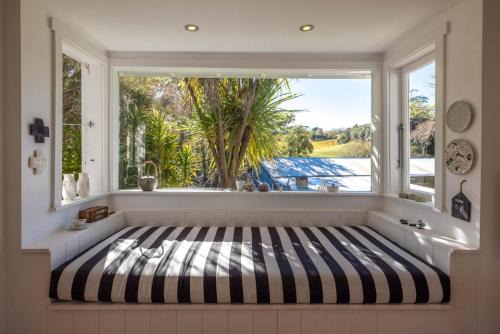 Oneroa House | THE GRAPE SHED COTTAGE - Coast & Country