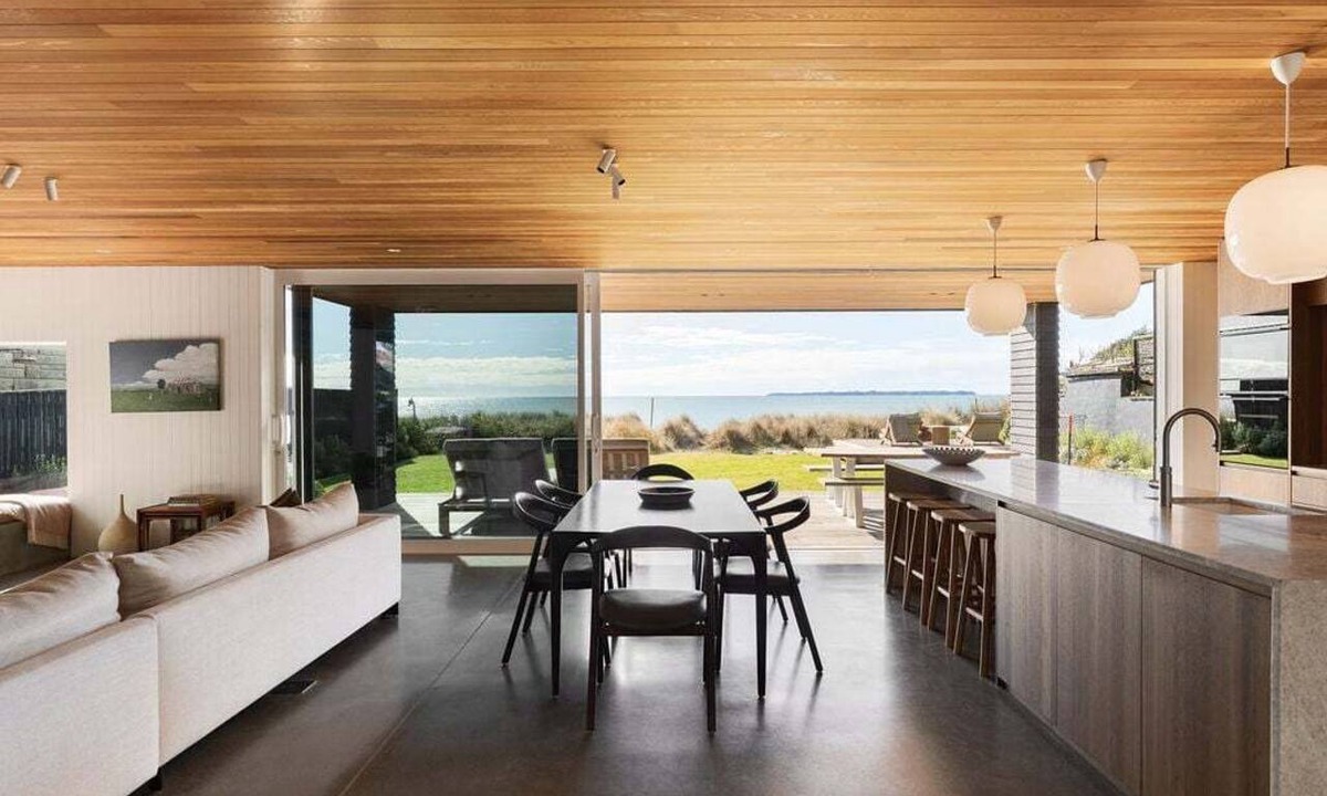 Papamoa Beach House | The Headland - Luxury Beachfront Retreat with Stunning Ocean Views, Spacious Family Living, Modern Comforts & Private Coastal Escape in East Papamoa