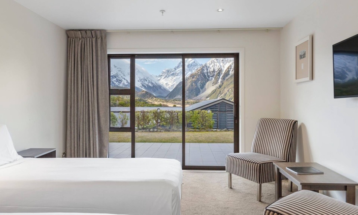 Mount Cook Village Hotel | The Hermitage Hotel Mount Cook