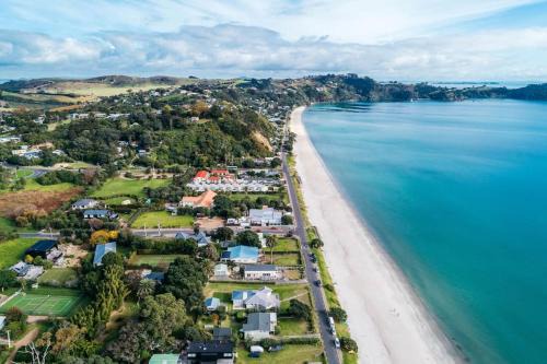 Onetangi House | The Hibiscus - Coast & Country