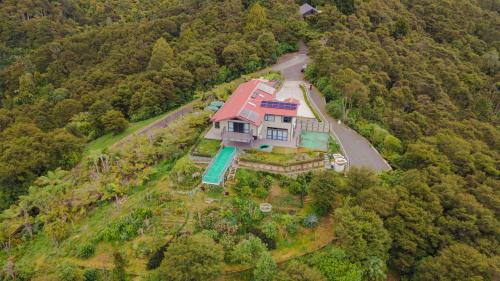 Ngaruawahia House | The Hilltop Haven